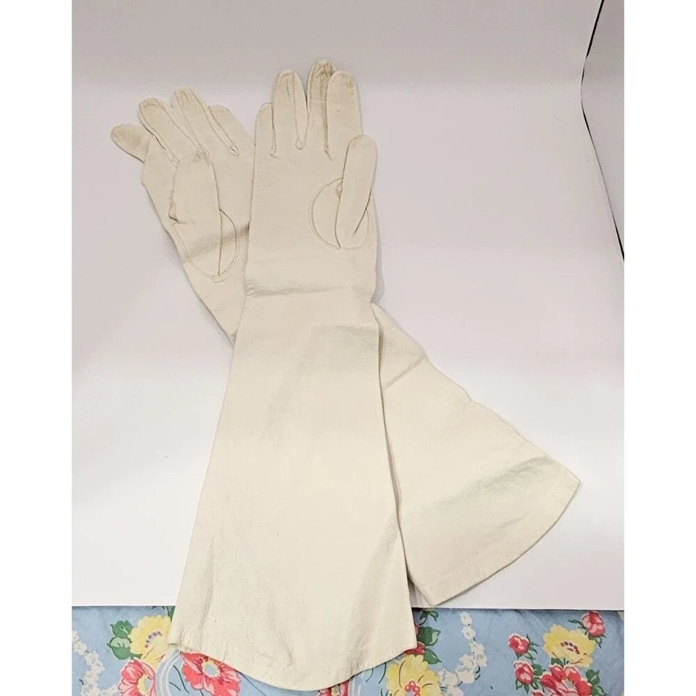 **VINTAGE DESIGNER LADIES CREAM LEATHER GLOVES SILK LINING SIZE Small
